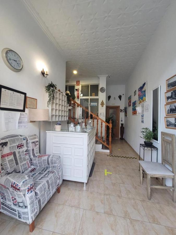 Hostal Mediterraneo Torre Del Mar Luaran gambar