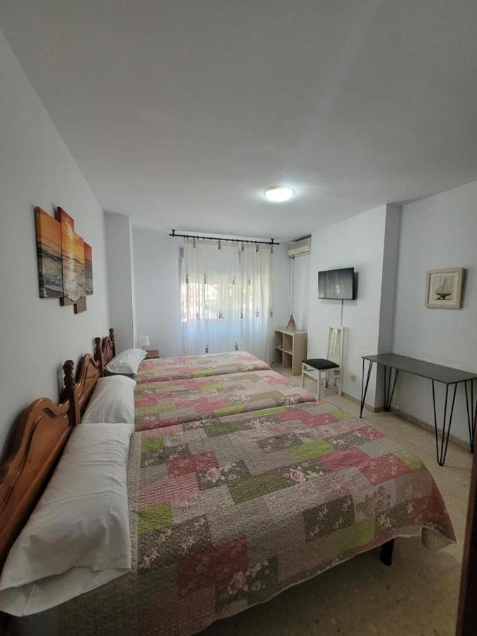 Hostal Mediterraneo Torre Del Mar Luaran gambar